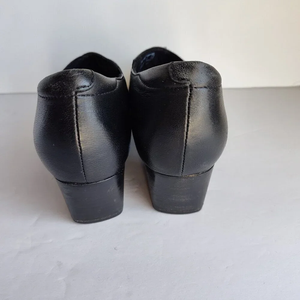 Ladies SZ 7M Clarks Navy Rosalyn Adele Leather Pump
